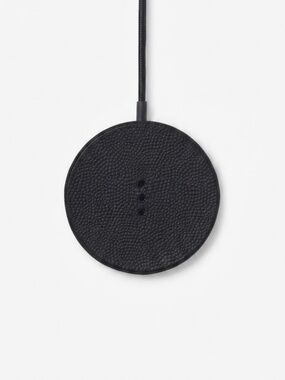 Courant MAG:1 Black Leather iPhone Chargers